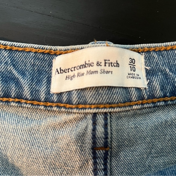 Abercrombie | High Rise Mom Jean Shorts size 30/10 - Picture 3 of 3